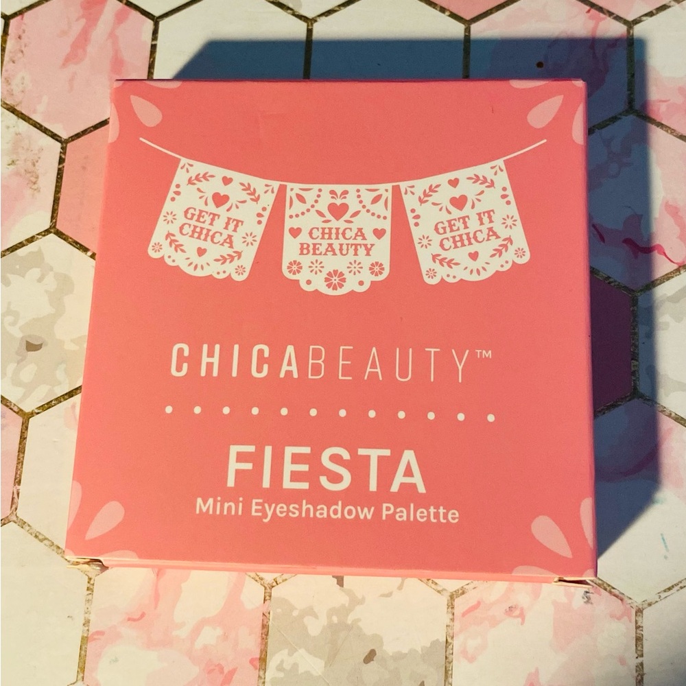 Set of 2 eyeshadow palettes